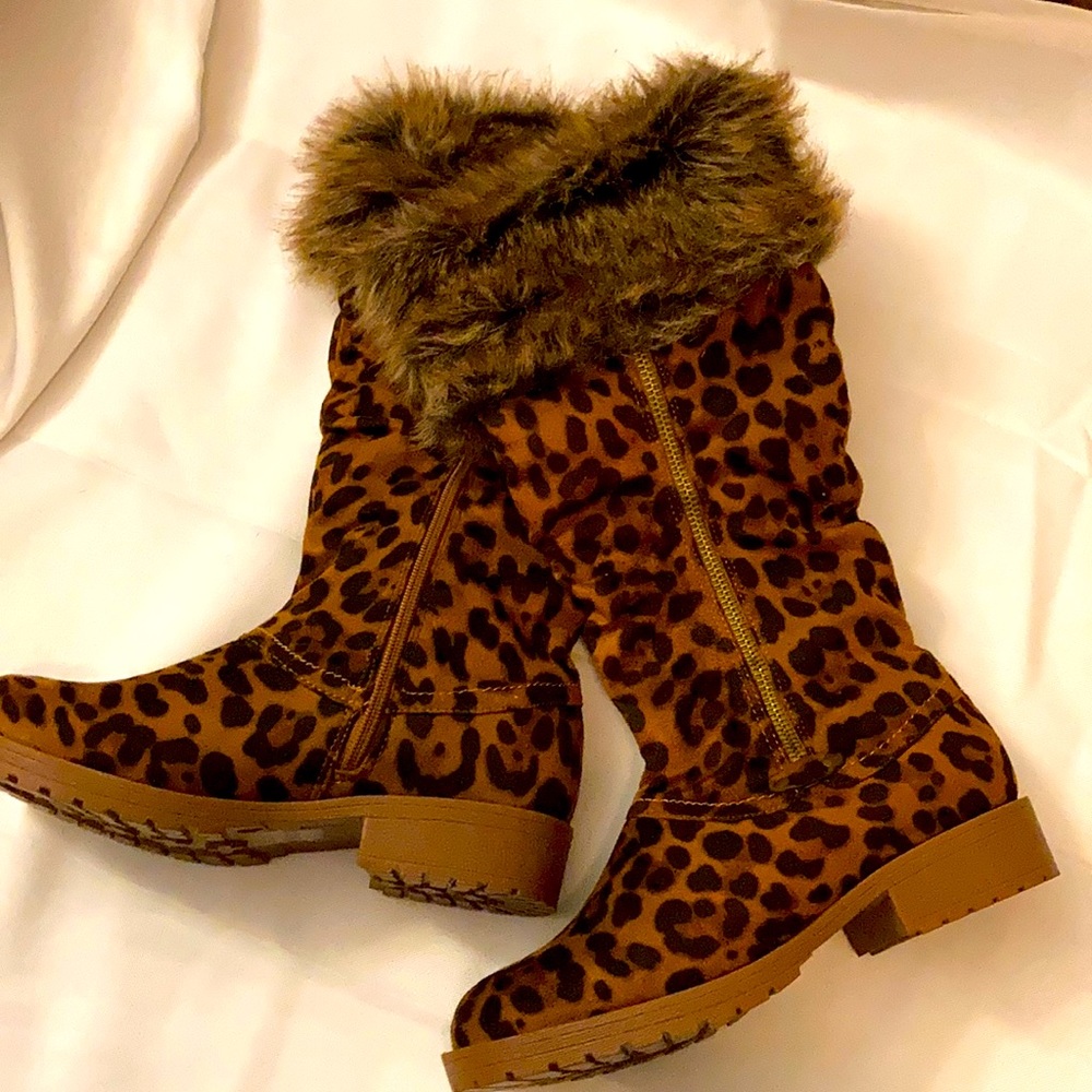 NEW SIZE 6 boots